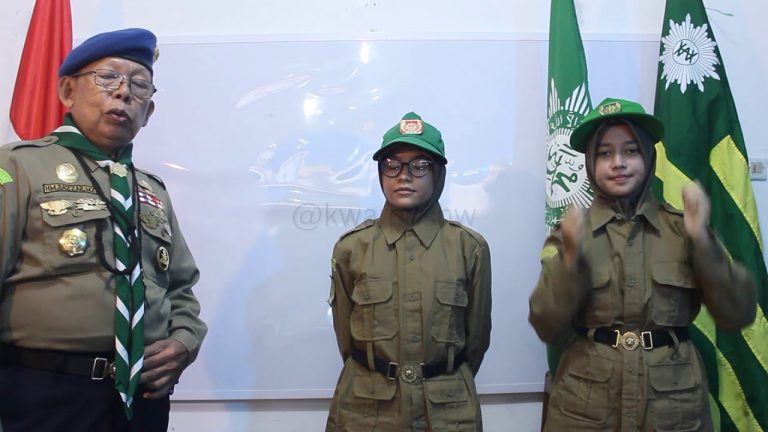 Seragam dan Atribut Pandu Hizbul Wathan Putri Pengenal dan Penghela